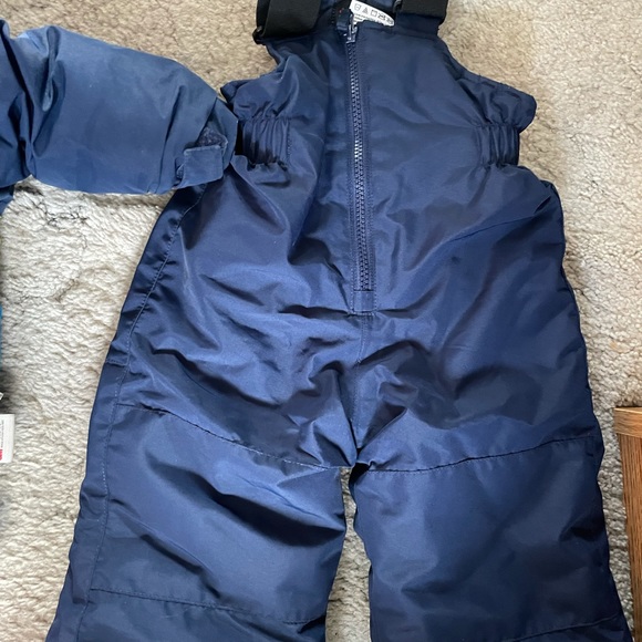 Gusti 18 month snowsuit - Picture 2 of 2